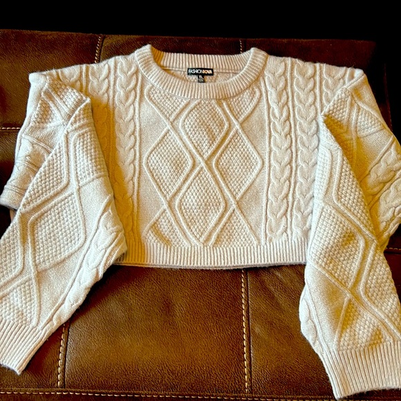 It’s almost sweater weather!! Check out this gray cable cropped sweater!! - Picture 1 of 5